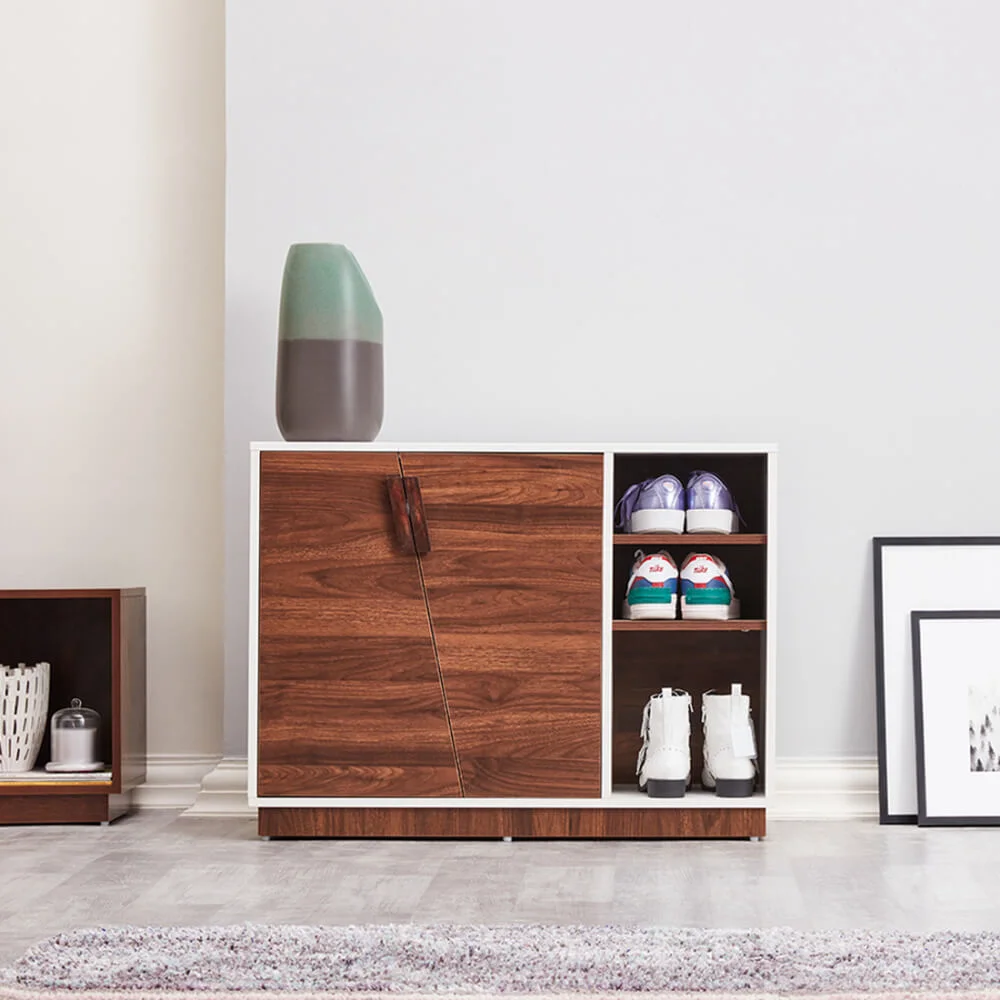 What Is a Closed Shoe Rack?